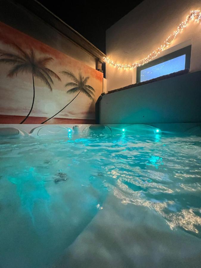 לה אוליבה Casa Orilla! Beautiful Private Holiday Villa With Hot Tub מראה חיצוני תמונה